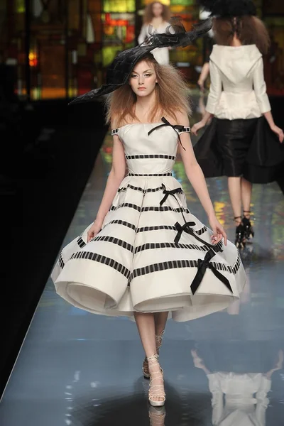 Look 19
